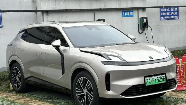 Lynk & Co 08 en vista exterior
